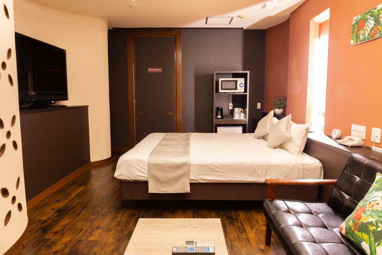 Nami No Ue Crystal Hotel Naha Exteriör bild